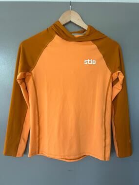 Stio Kids Hylas HoodedPullover active outdoorsy Sun Shirt Hoodie Orange UPF 50